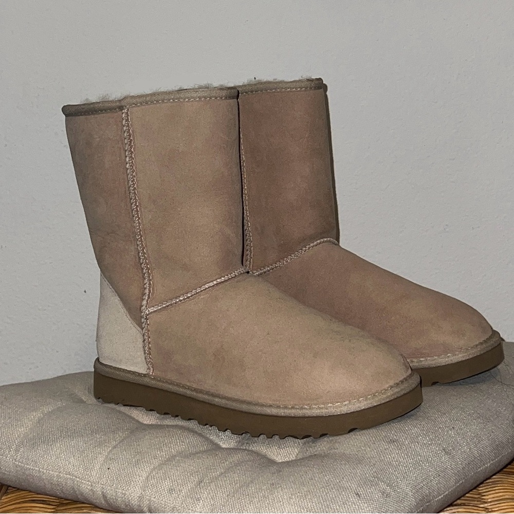 UGG Australia Classic Short Shearling Boot - Light Tan